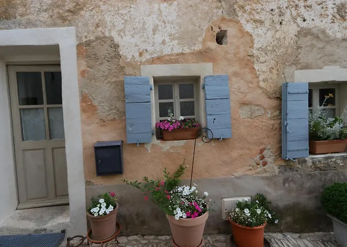 Sous Le Chateau